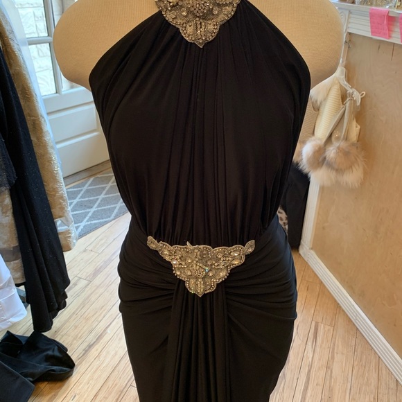 Nicole bakti gown see video - Picture 3 of 5